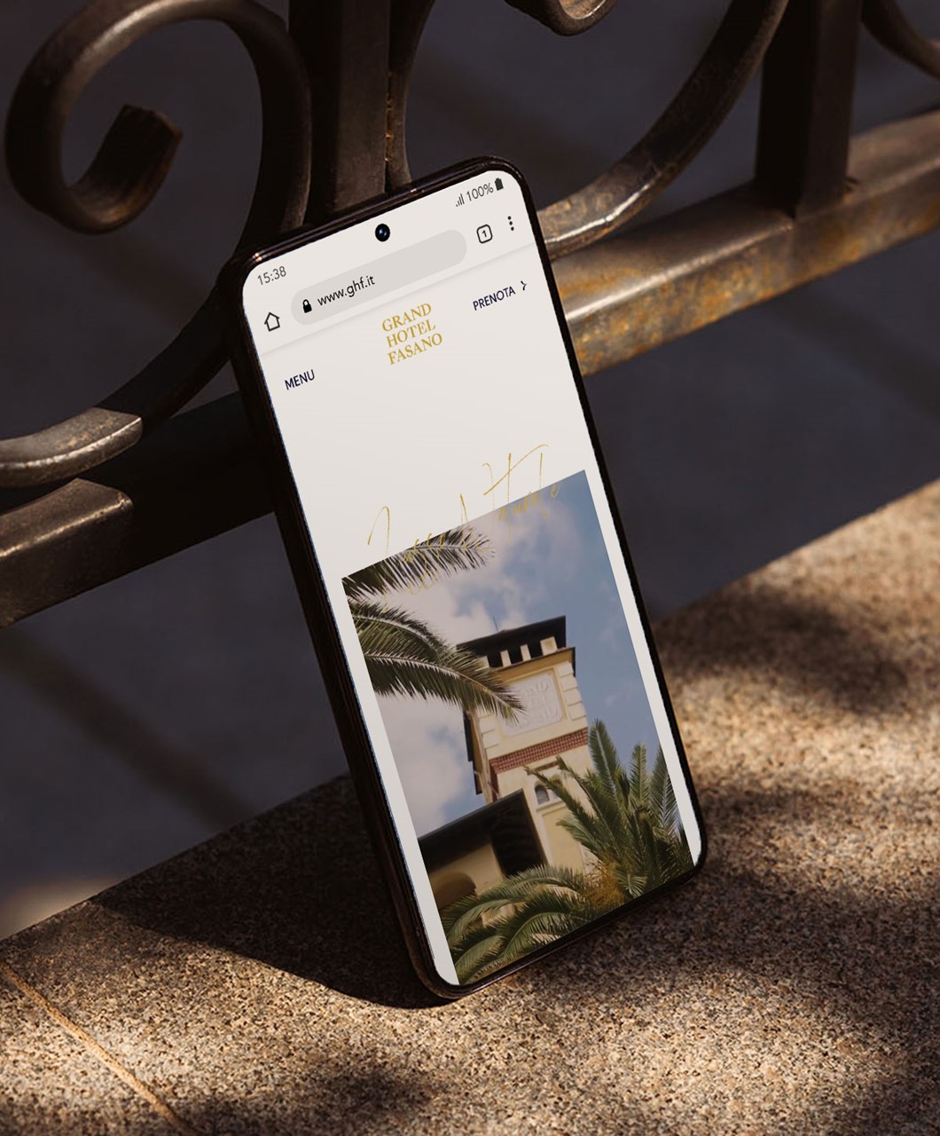 Smartphone mockup + text